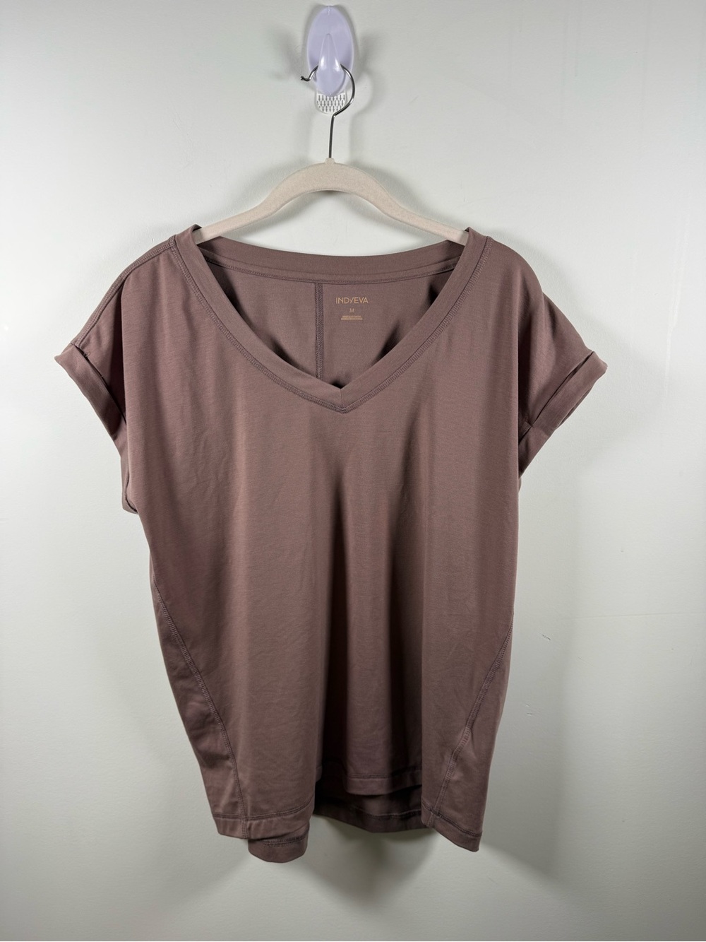 INDYEVA | Muted Mauve Short Sleeve V-Neck Athletic Tee Shirt Size M